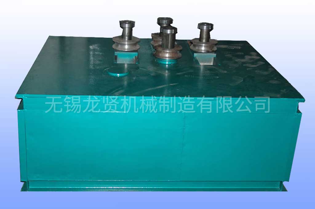 操作員在操作多功能彎管機(jī)應(yīng)注意哪些事項(xiàng)？